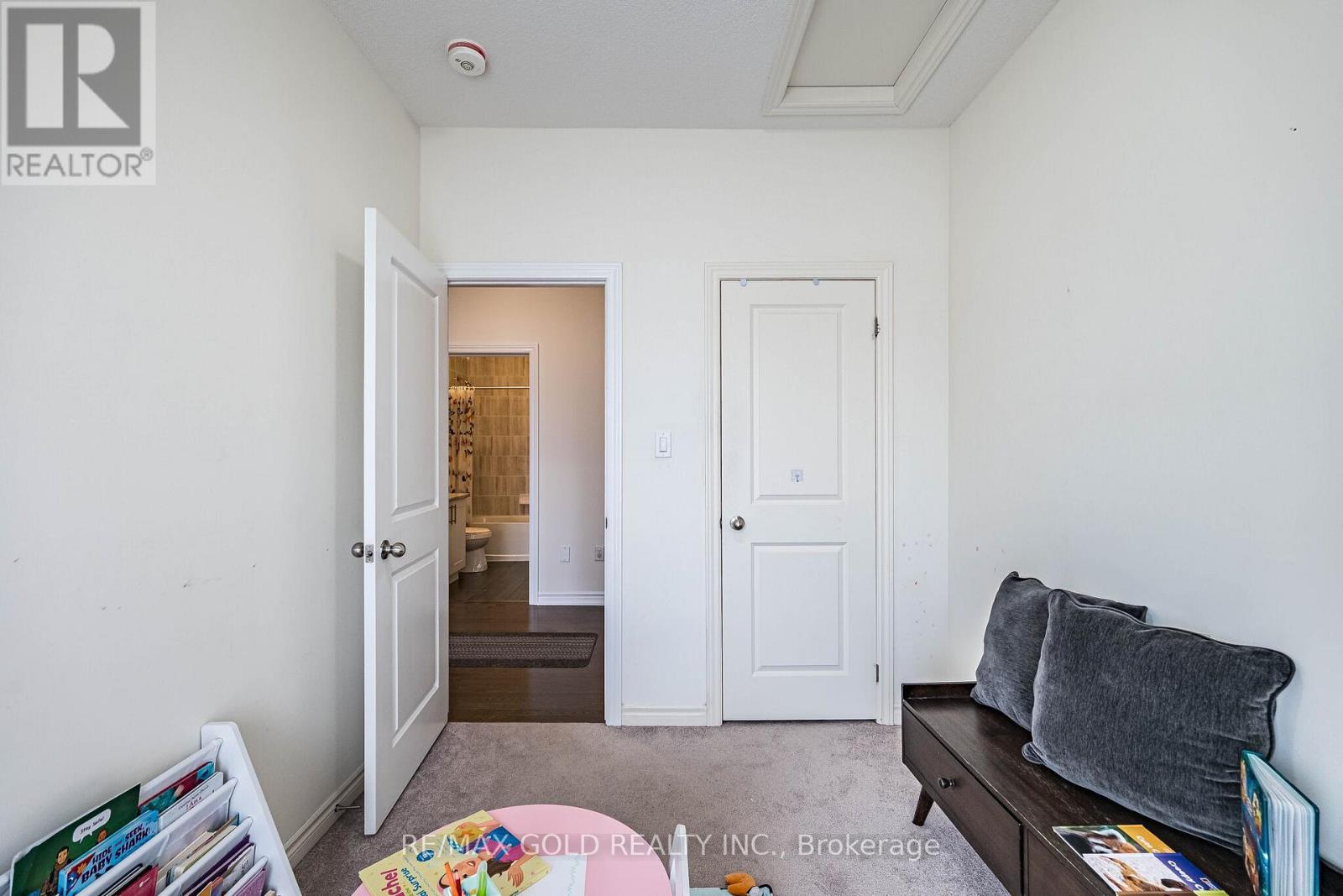 44 Donald Ficht Crescent Property Photo 43
