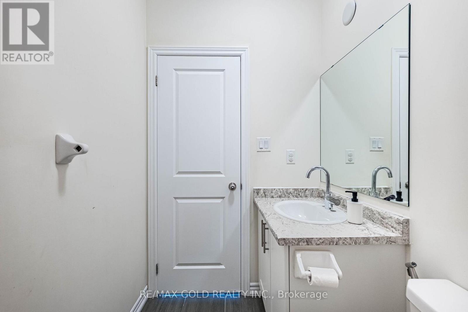 44 Donald Ficht Crescent Property Photo 45