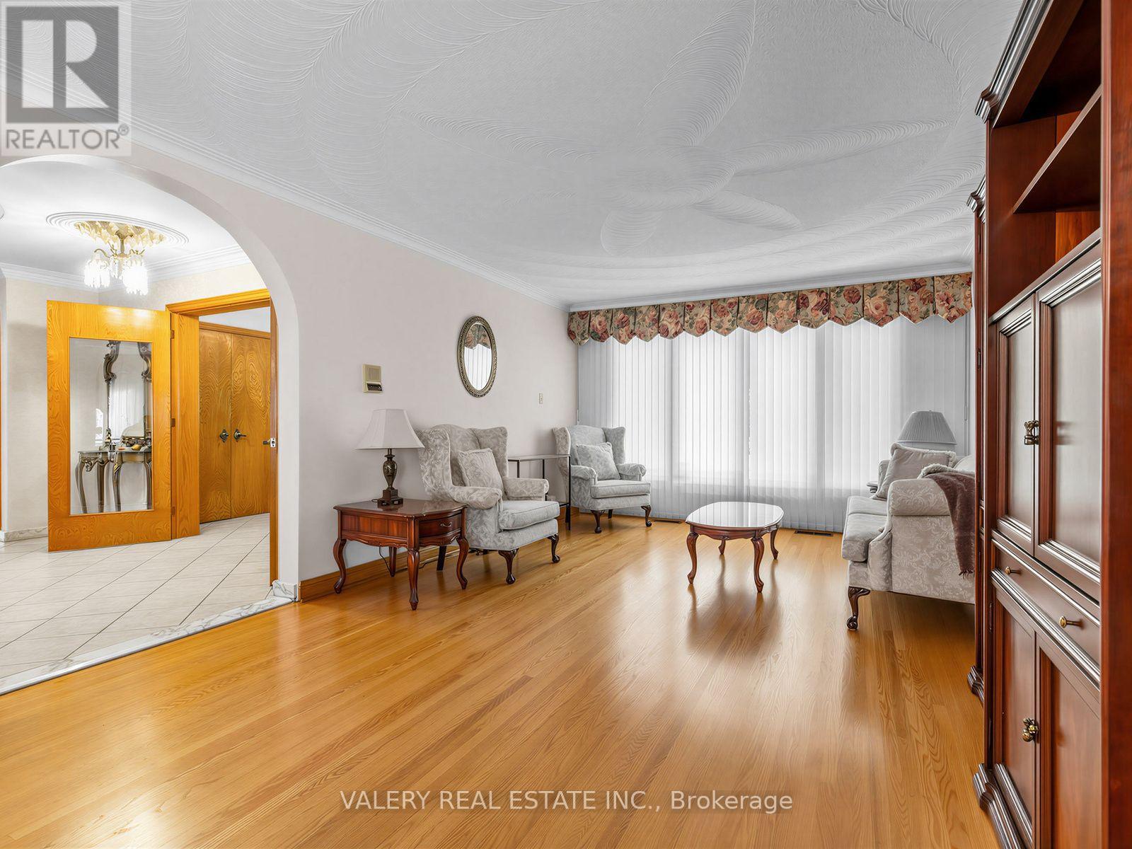 370 Maple Leaf Drive Property Photo 4