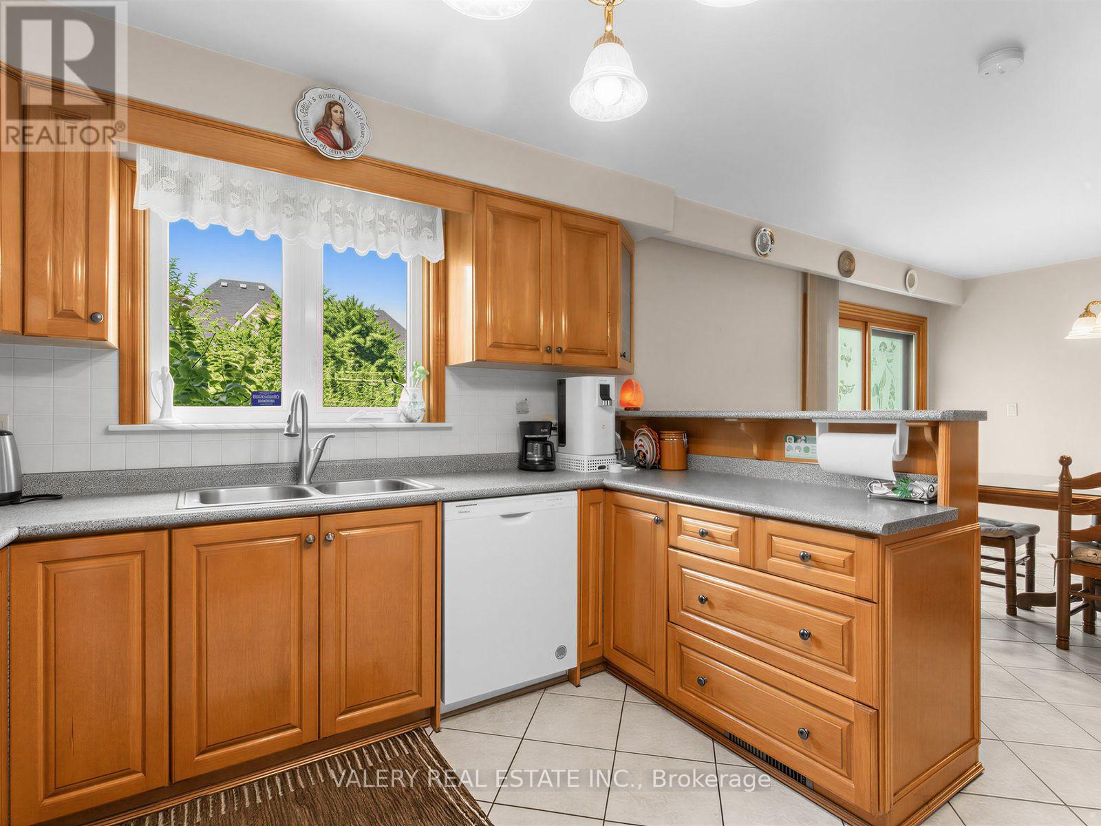 370 Maple Leaf Drive Property Photo 12