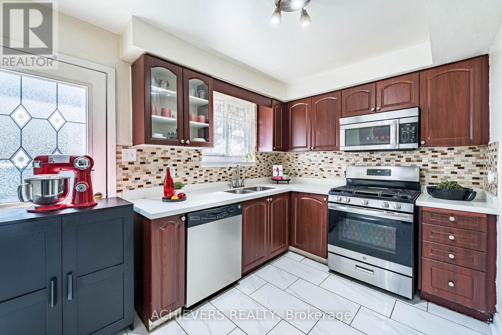 58 Archdekin Drive Property Photo 12