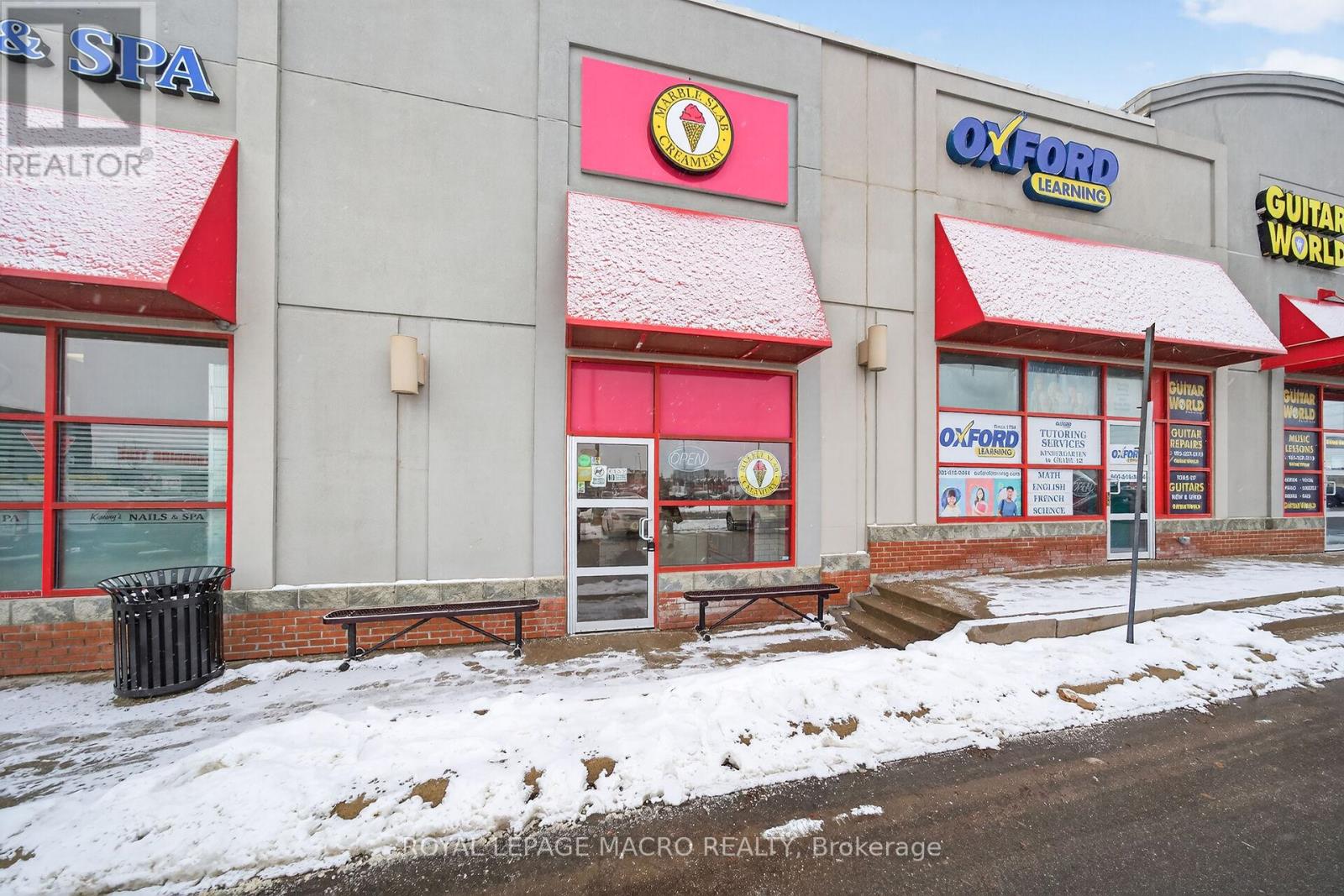 D9 - 380 Dundas Street E Property Photo 17