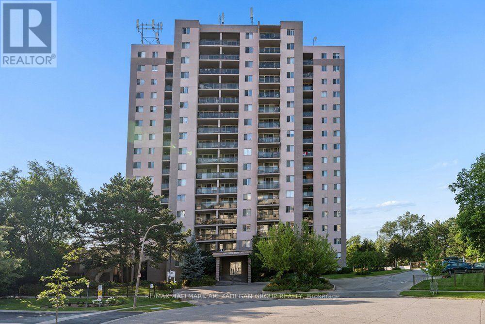 1406 - 975 WARWICK COURT Property Photo 1