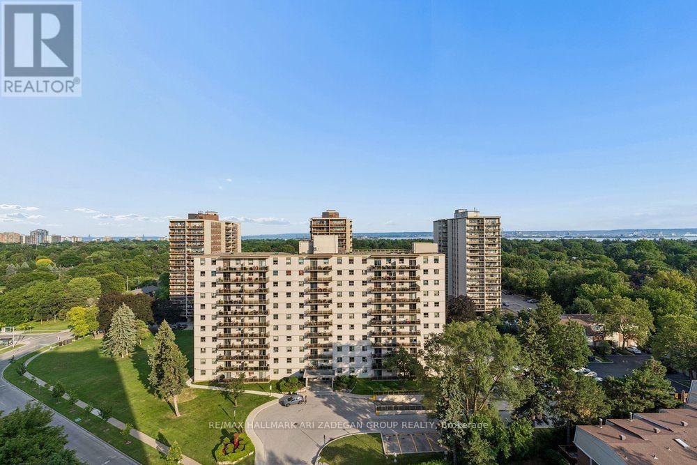 1406 - 975 Warwick Court Property Photo 15