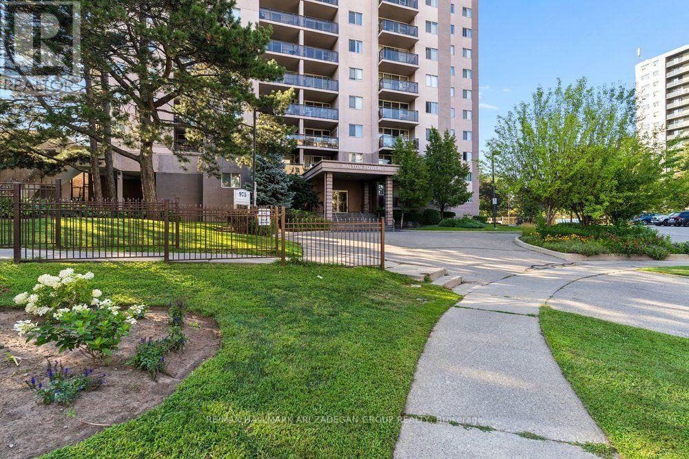 1406 - 975 Warwick Court Property Photo 16