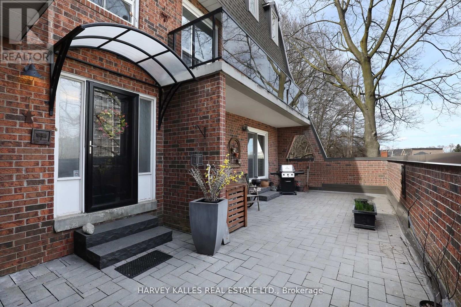 TH16 - 18 LA ROSE AVENUE