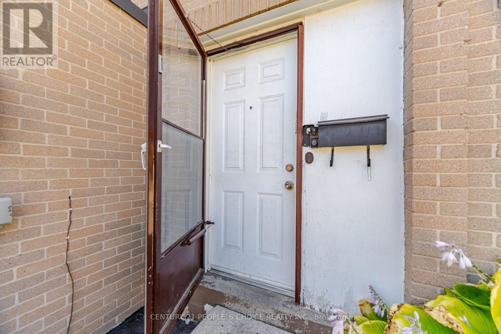 79 Fleetwood Crescent Property Photo 6