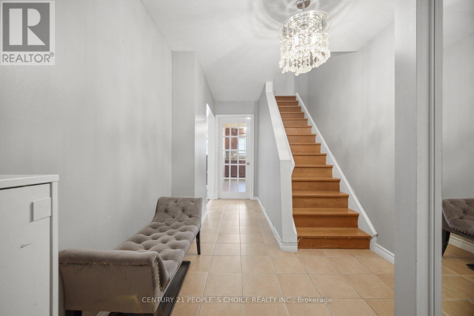 79 Fleetwood Crescent Property Photo 8