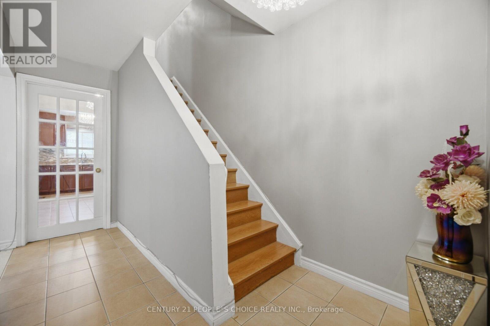 79 Fleetwood Crescent Property Photo 19