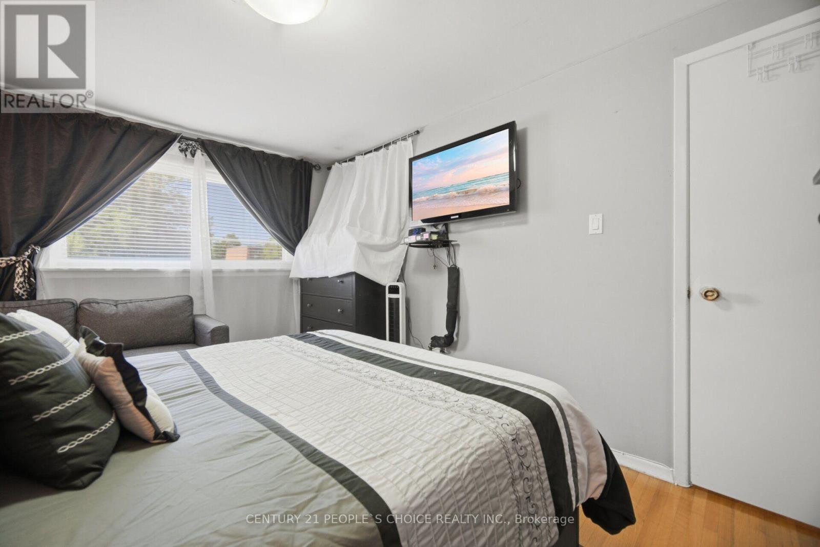 79 Fleetwood Crescent Property Photo 23