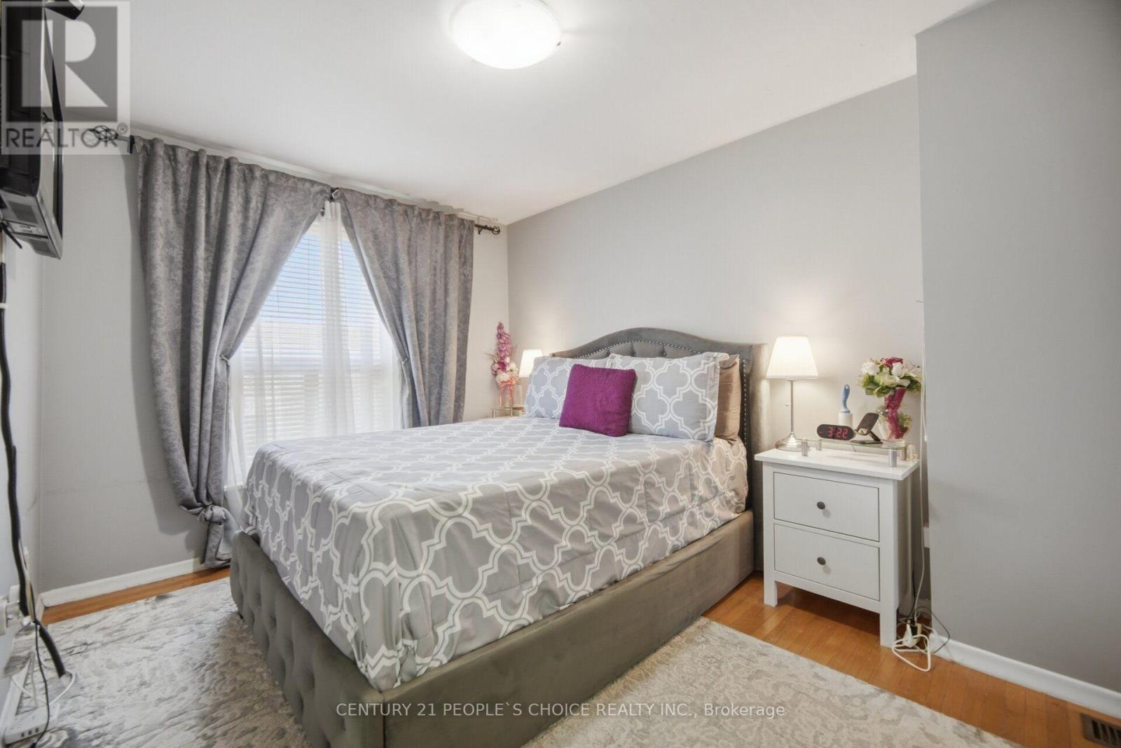 79 Fleetwood Crescent Property Photo 25