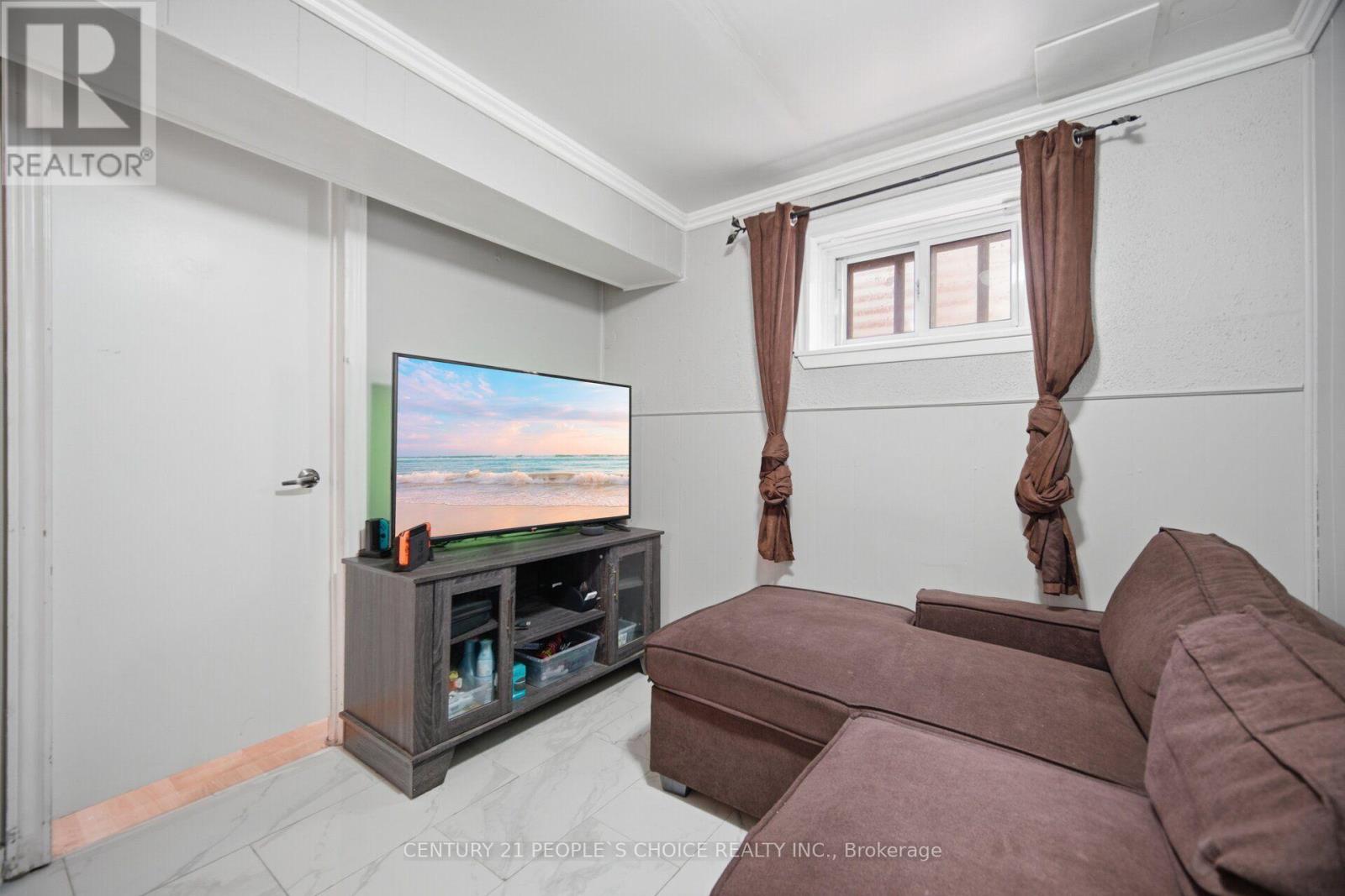 79 Fleetwood Crescent Property Photo 38