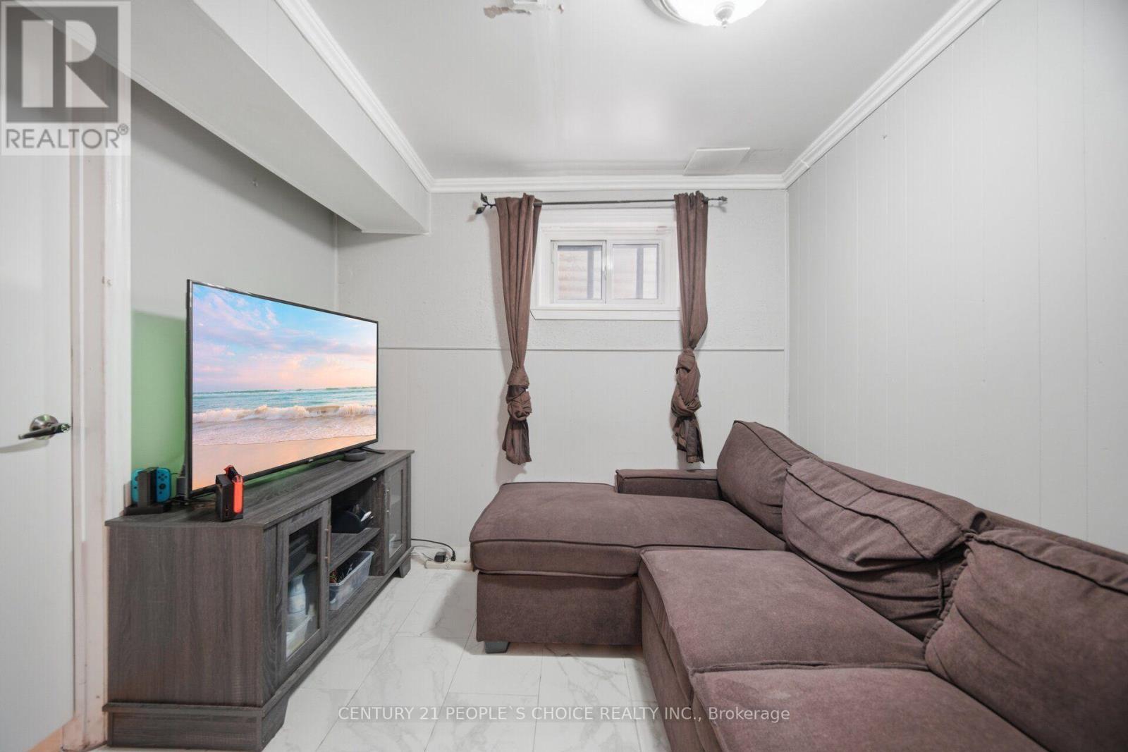 79 Fleetwood Crescent Property Photo 39
