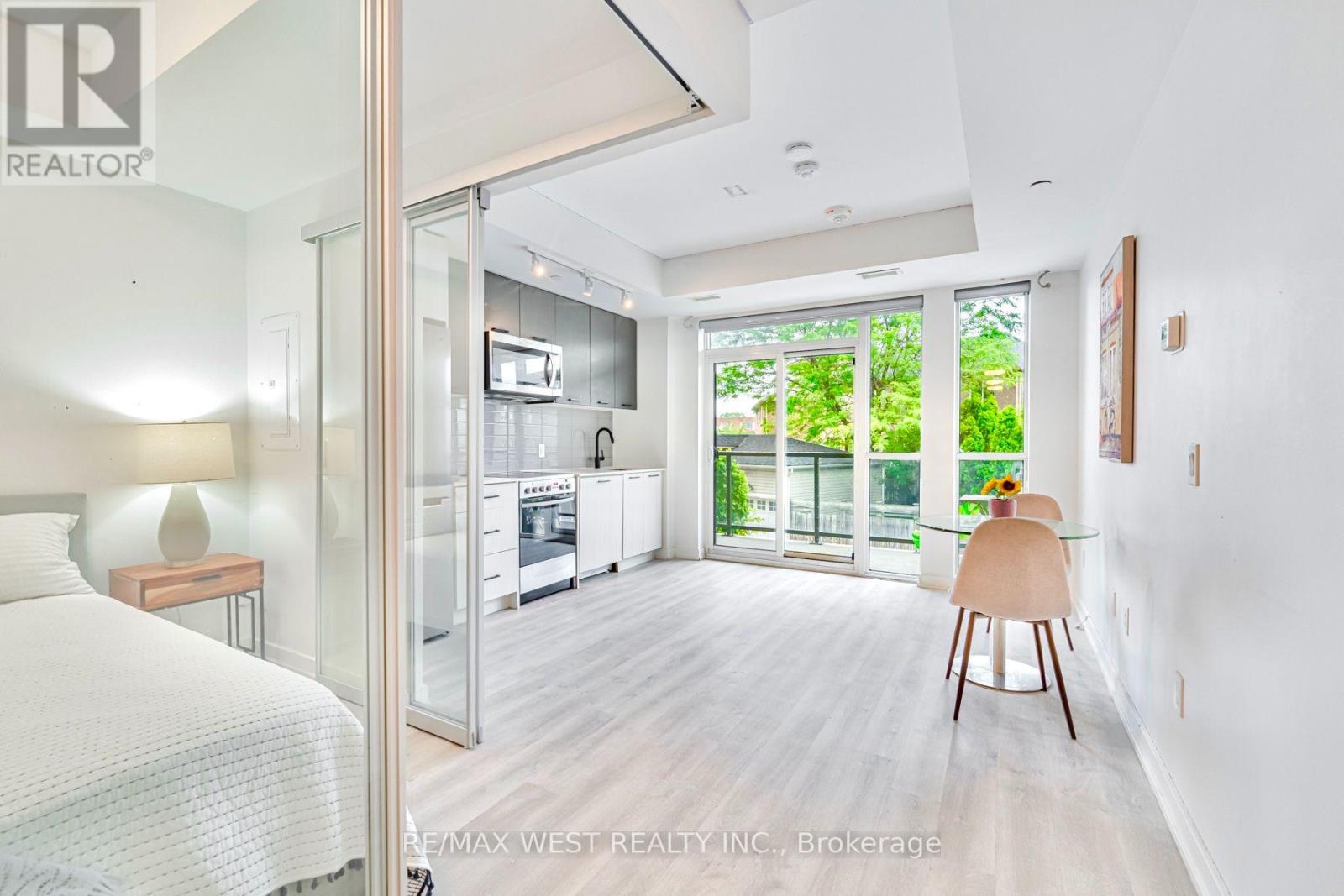 211 - 2300 ST CLAIR AVENUE W Property Photo 1