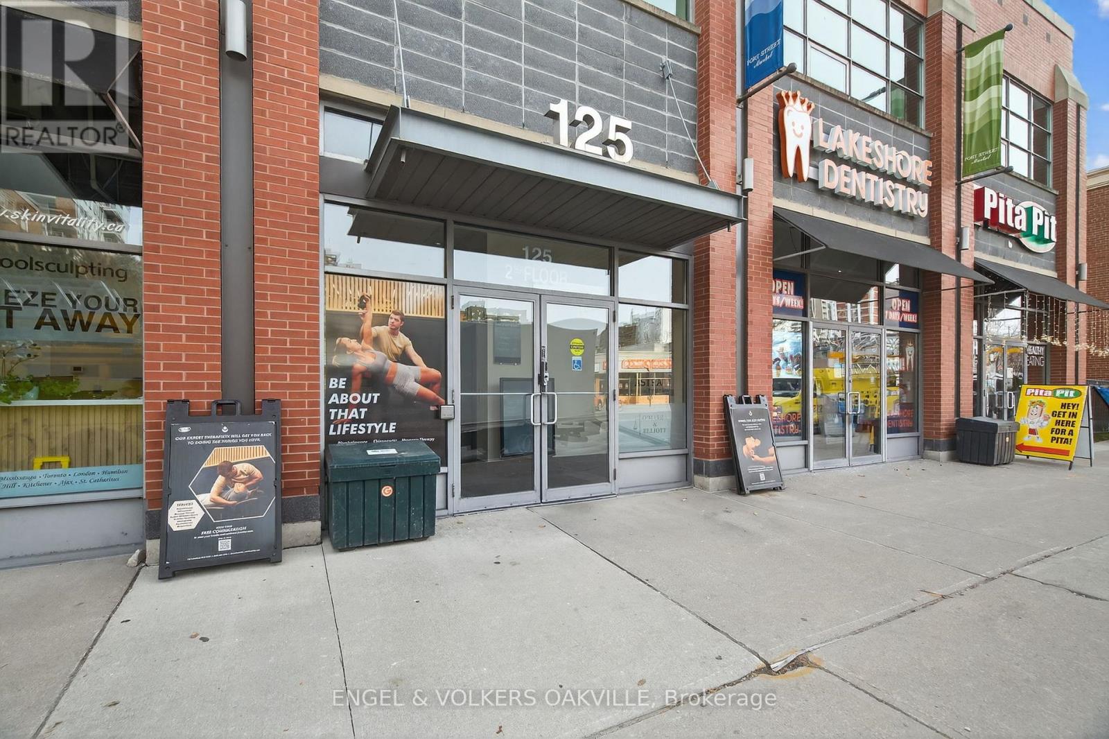 203 - 125 Lakeshore Road E Property Photo 2