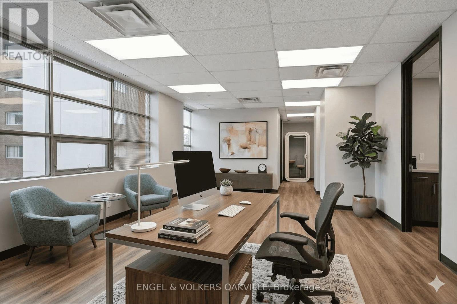 203 - 125 Lakeshore Road E Property Photo 4