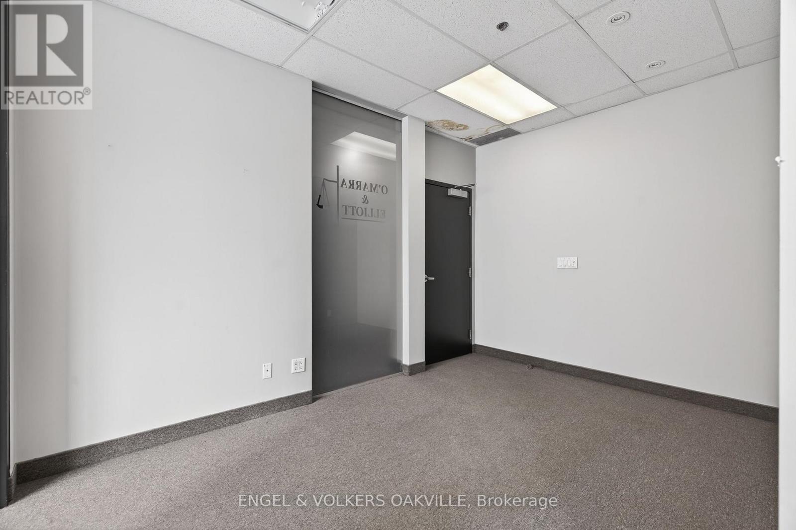203 - 125 Lakeshore Road E Property Photo 5