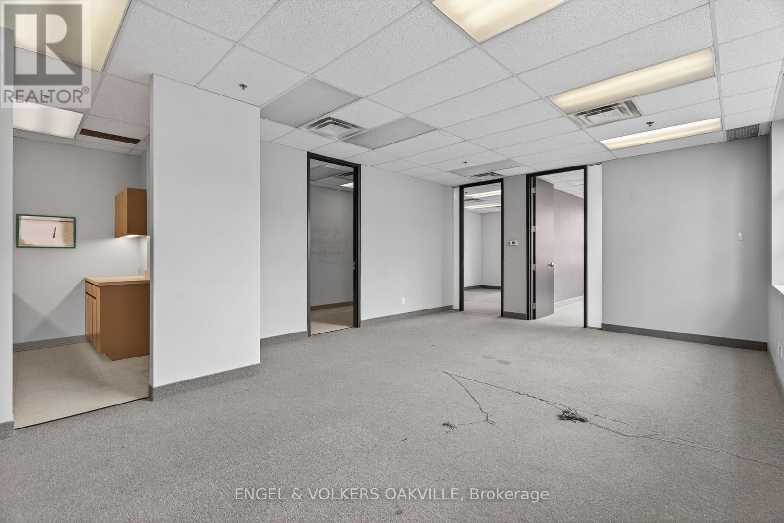 203 - 125 Lakeshore Road E Property Photo 10