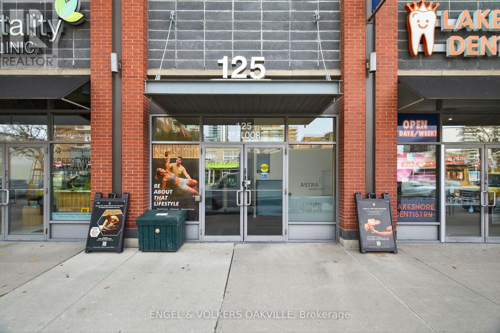 203 - 125 Lakeshore Road E Property Photo 15