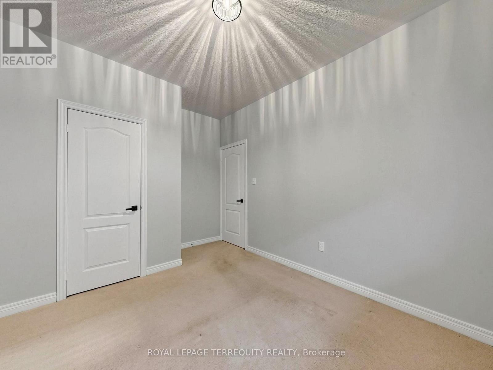 19 Johnson Crescent Property Photo 31
