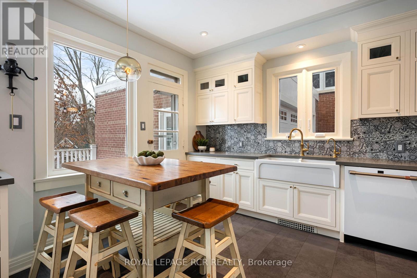 17 First Avenue Property Photo 18