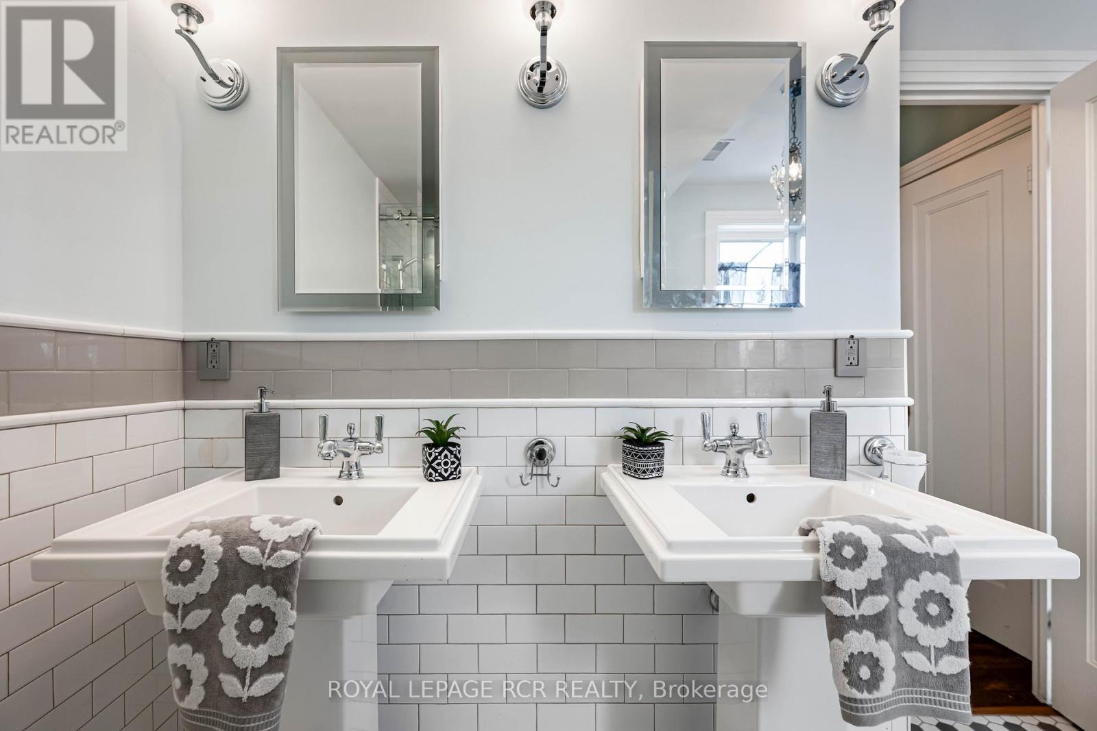 17 First Avenue Property Photo 32