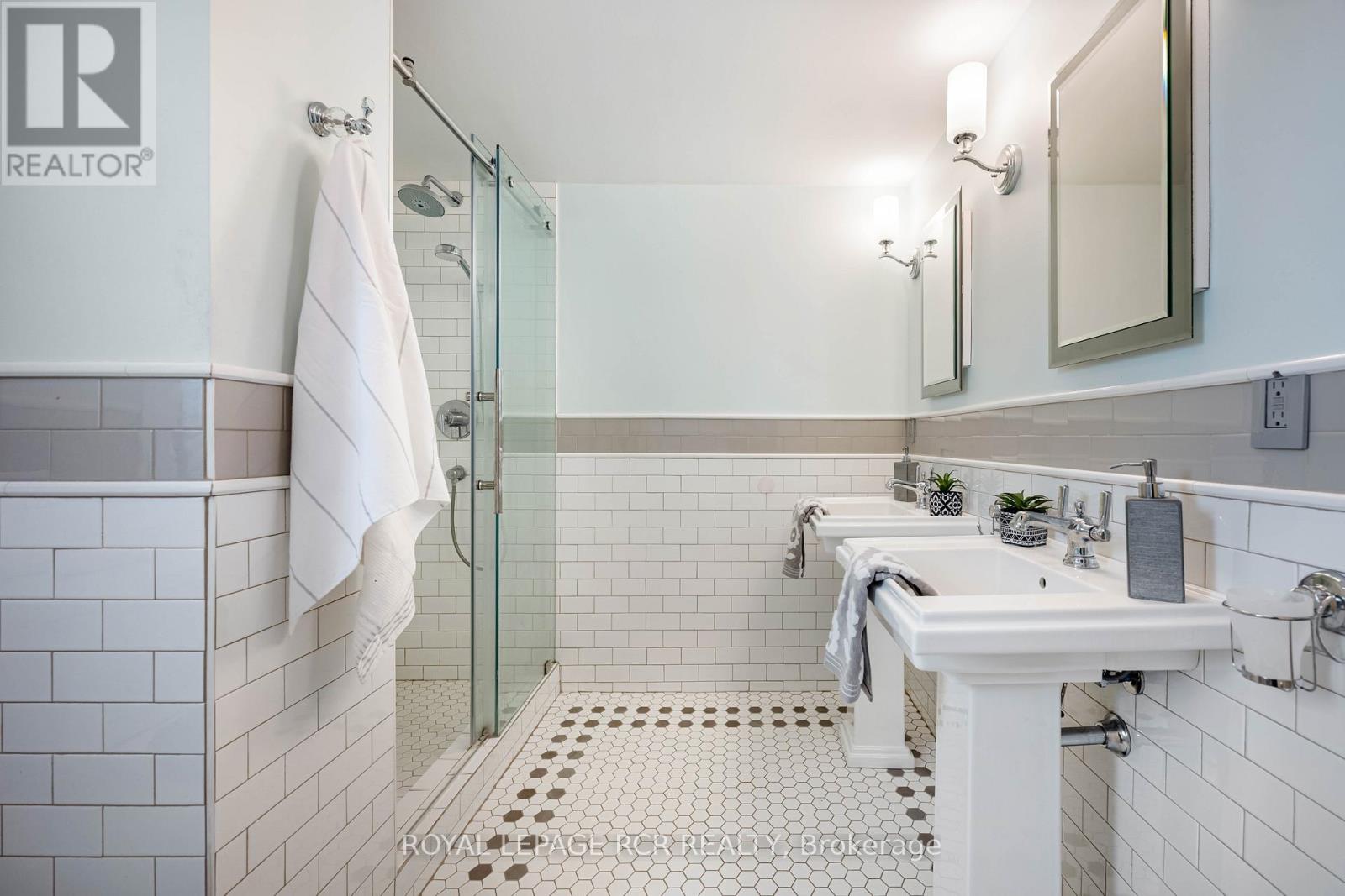 17 First Avenue Property Photo 34