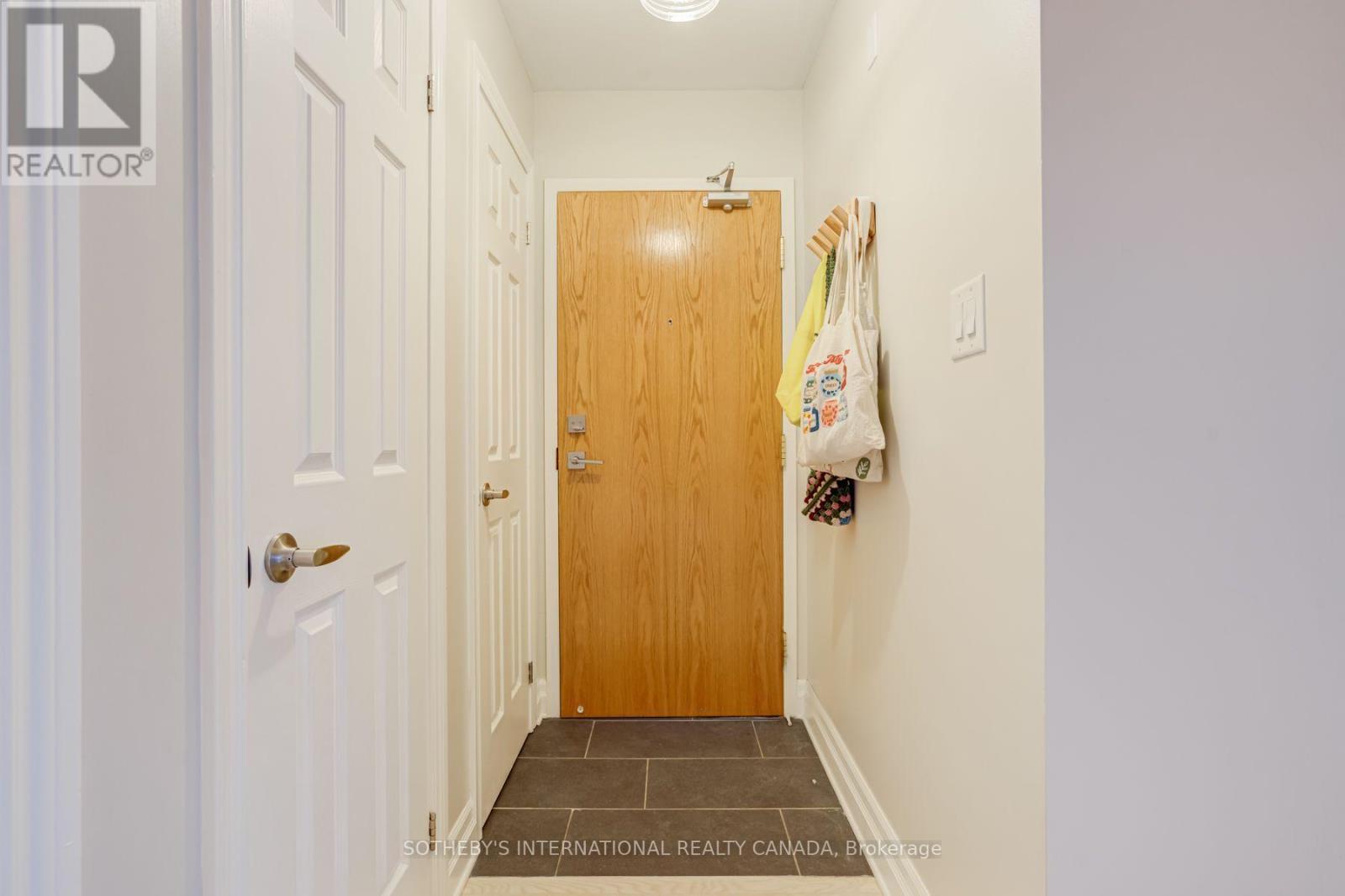 301 - 3069 Lakeshore Boulevard Property Photo 5