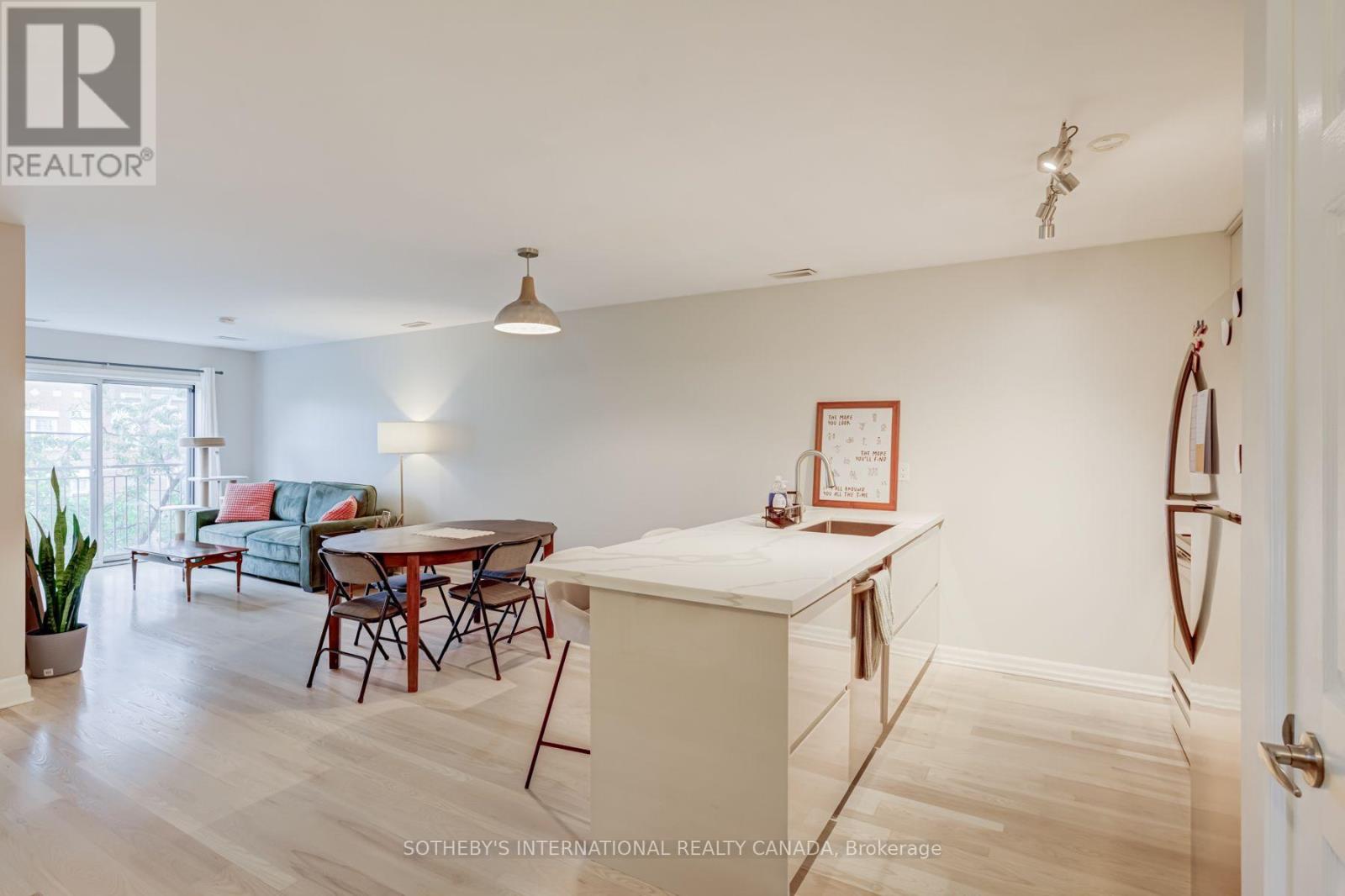 301 - 3069 Lakeshore Boulevard Property Photo 8