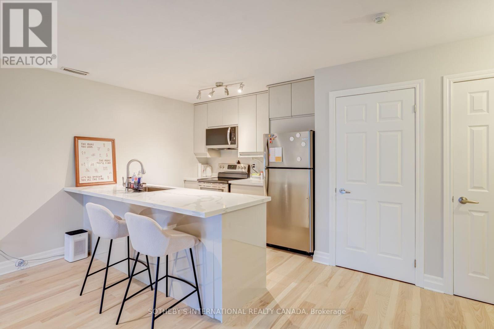 301 - 3069 Lakeshore Boulevard Property Photo 9