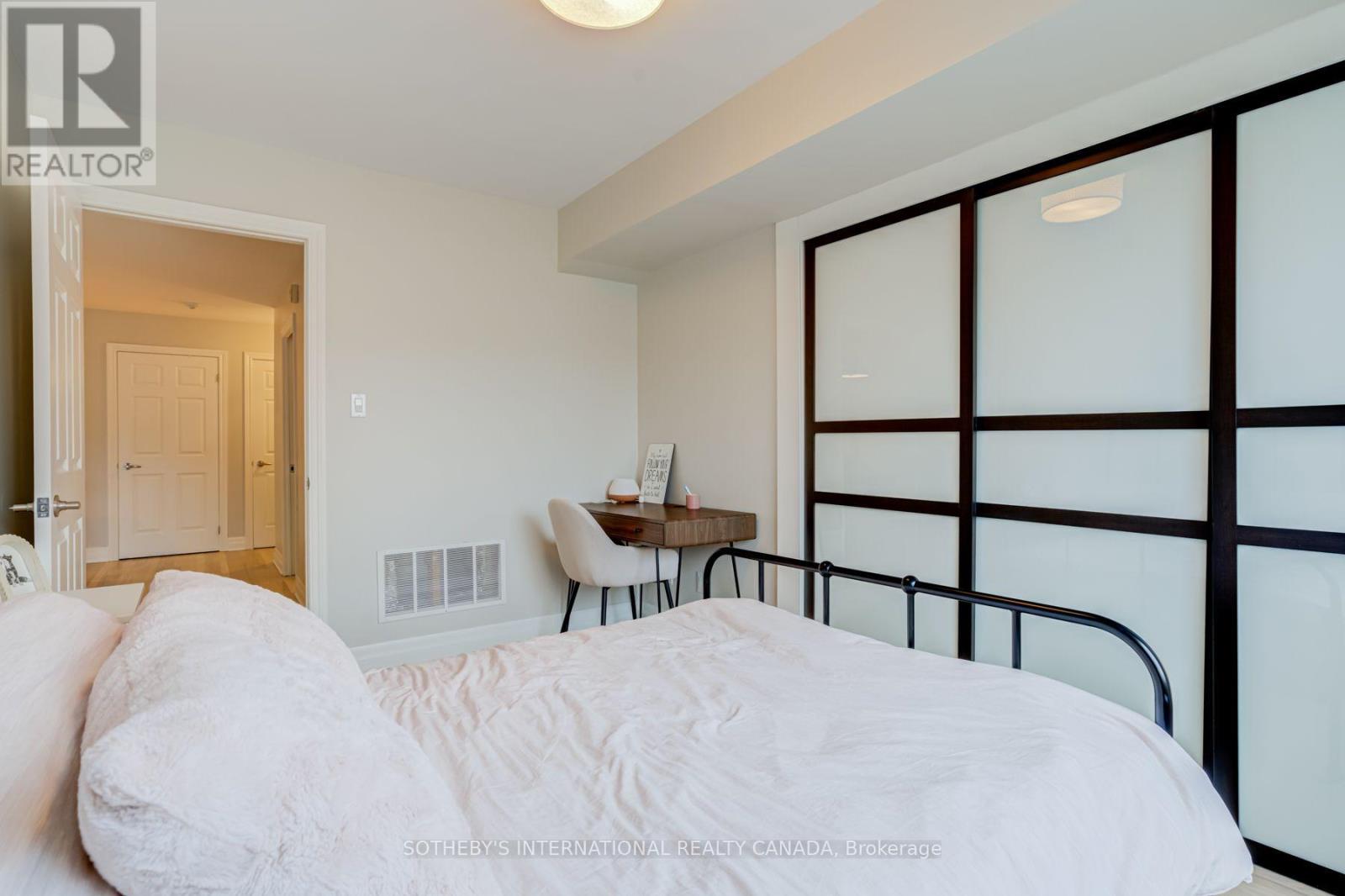 301 - 3069 Lakeshore Boulevard Property Photo 18