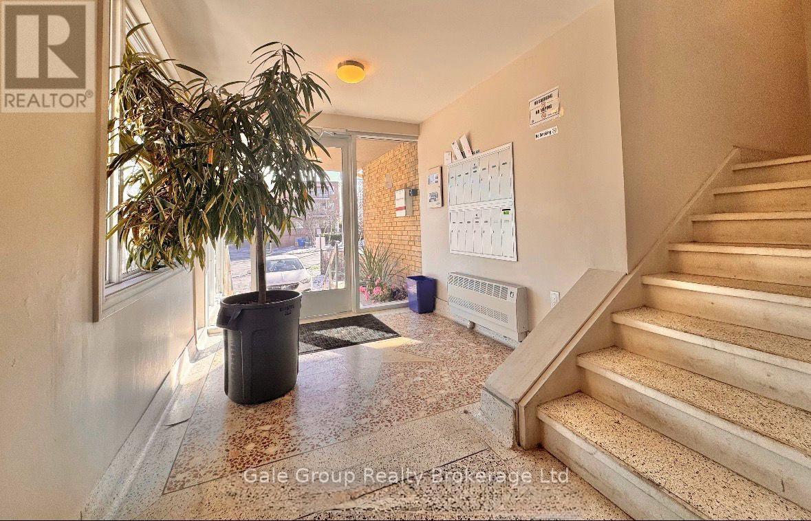 201 - 5 Paisley Boulevard E Property Photo 1