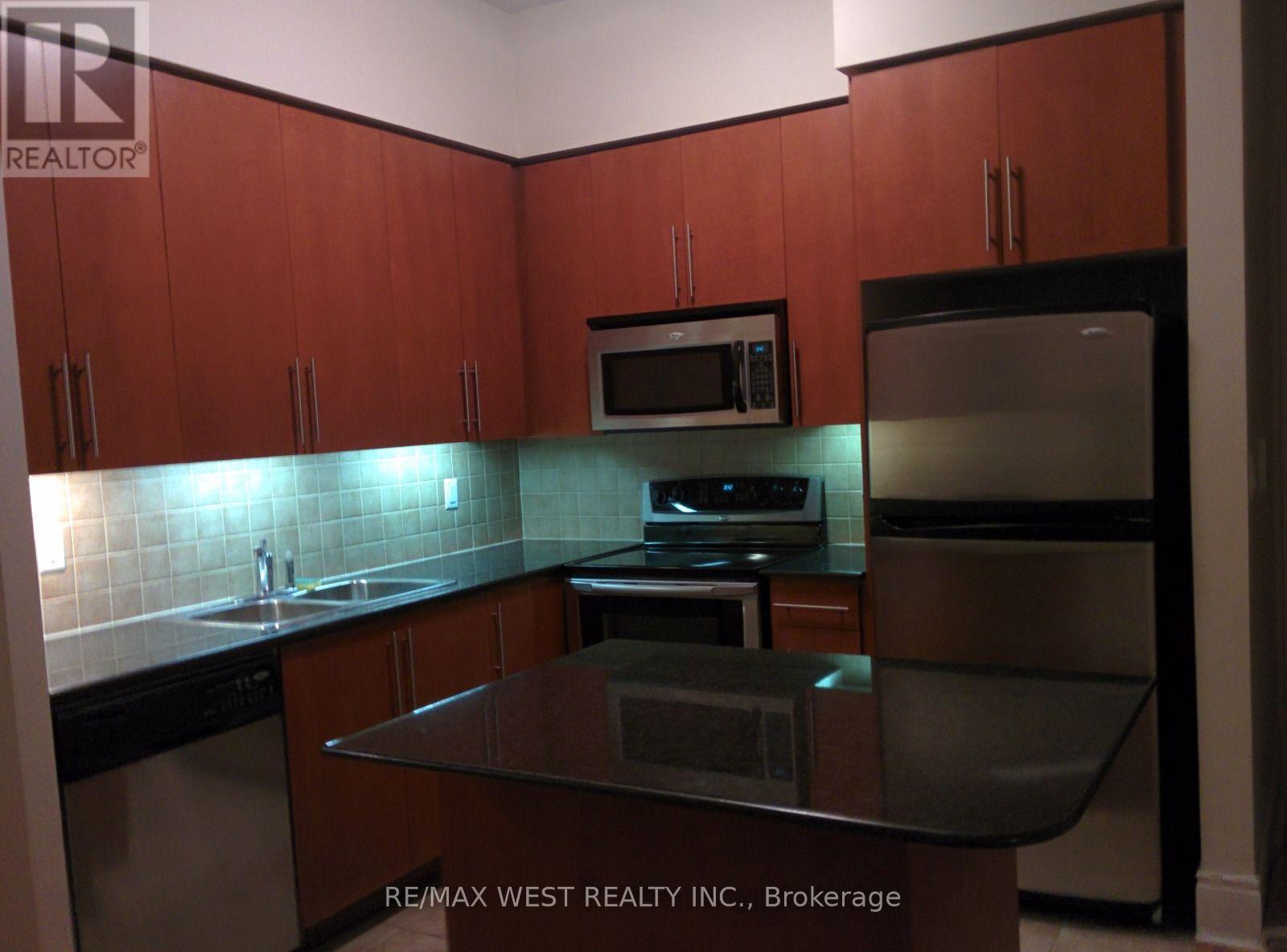 2009 - 310 Burnhamthorpe Road W Property Photo 3