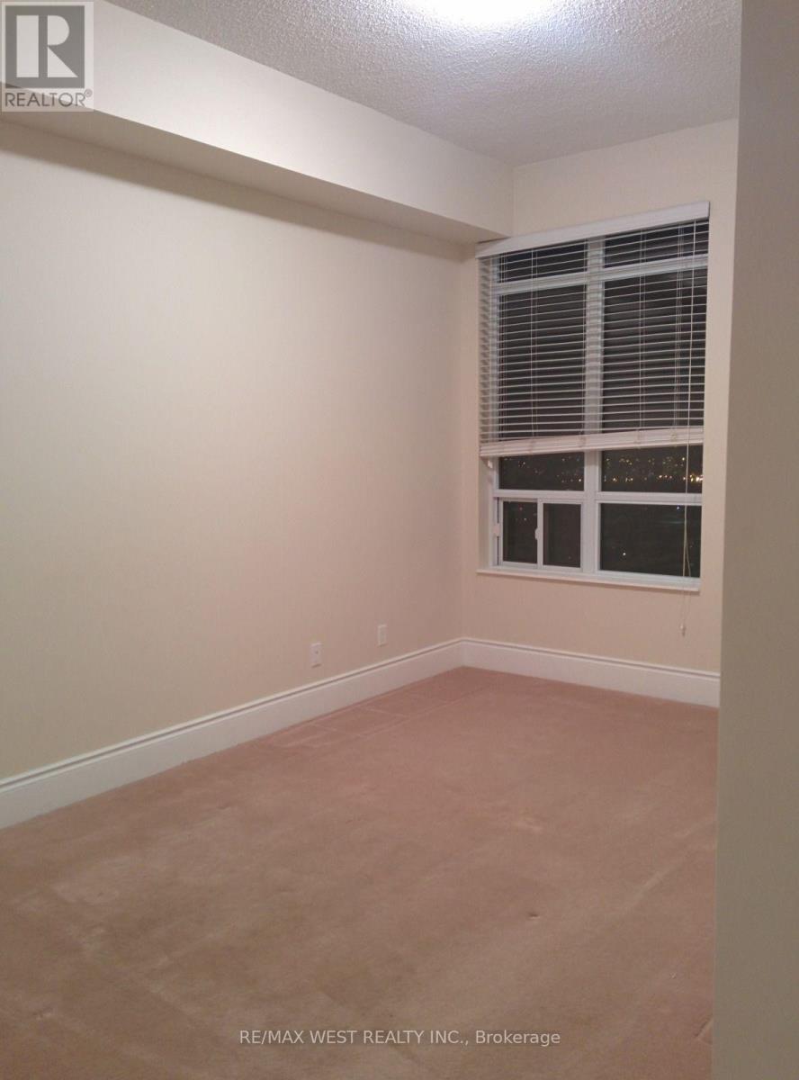 2009 - 310 Burnhamthorpe Road W Property Photo 5