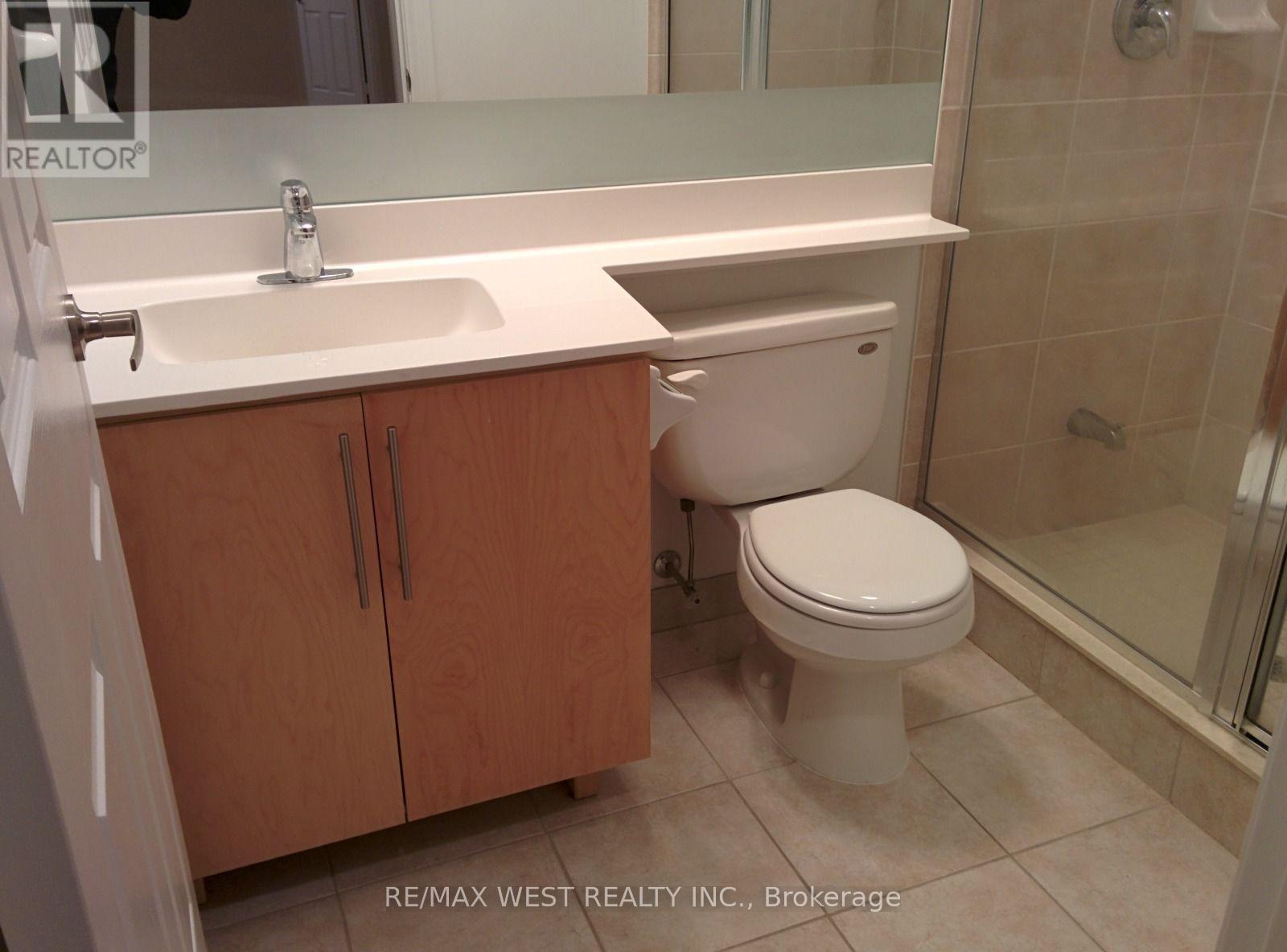 2009 - 310 Burnhamthorpe Road W Property Photo 7