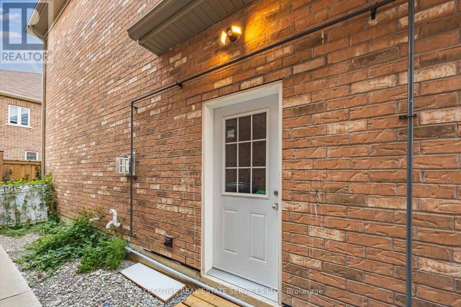 61 Truro Circle N Property Photo 7