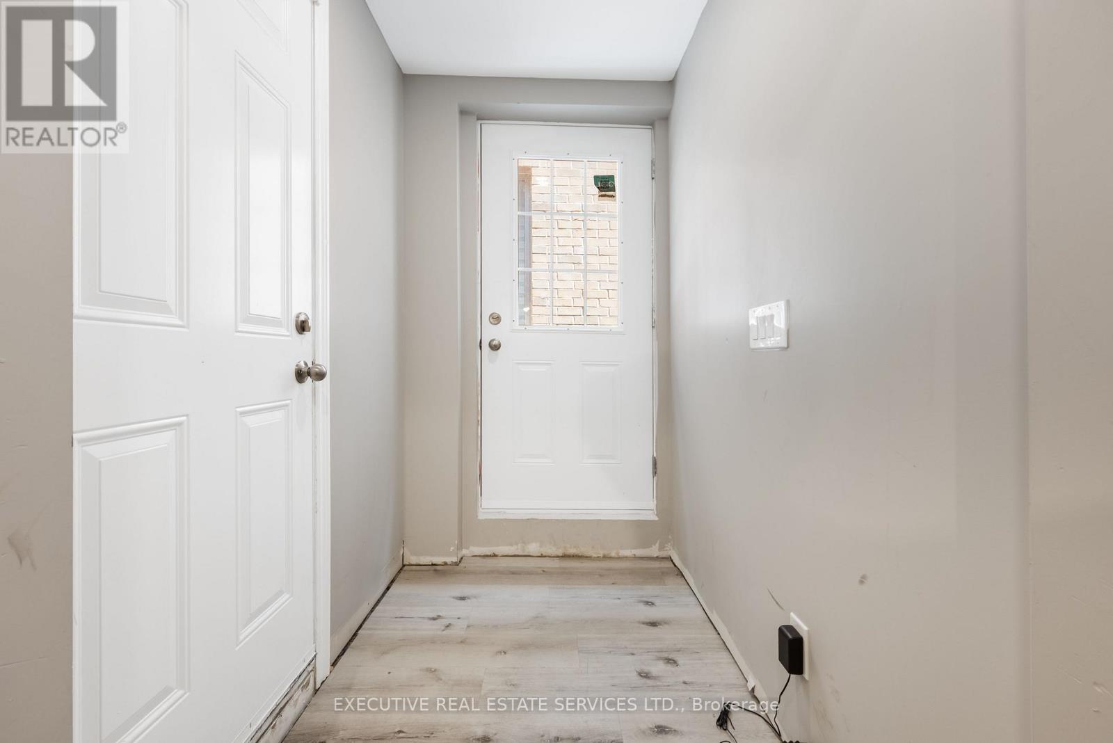 61 Truro Circle N Property Photo 9