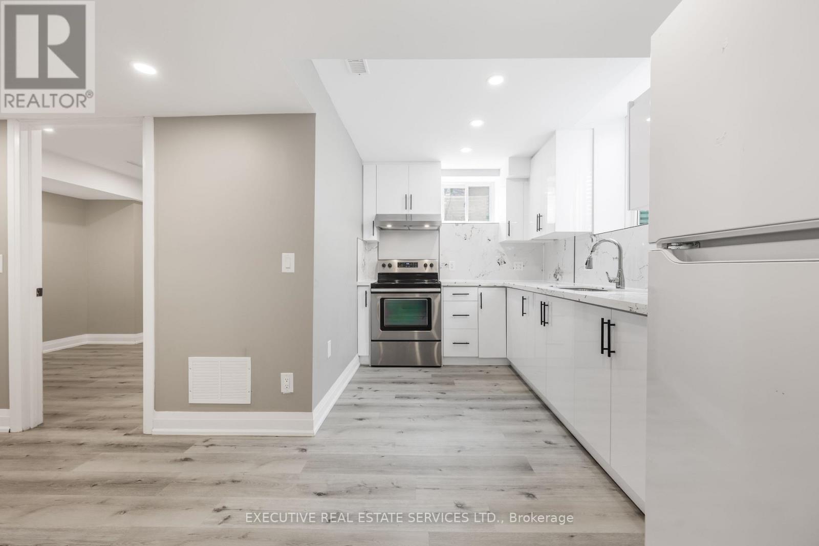 61 Truro Circle N Property Photo 14