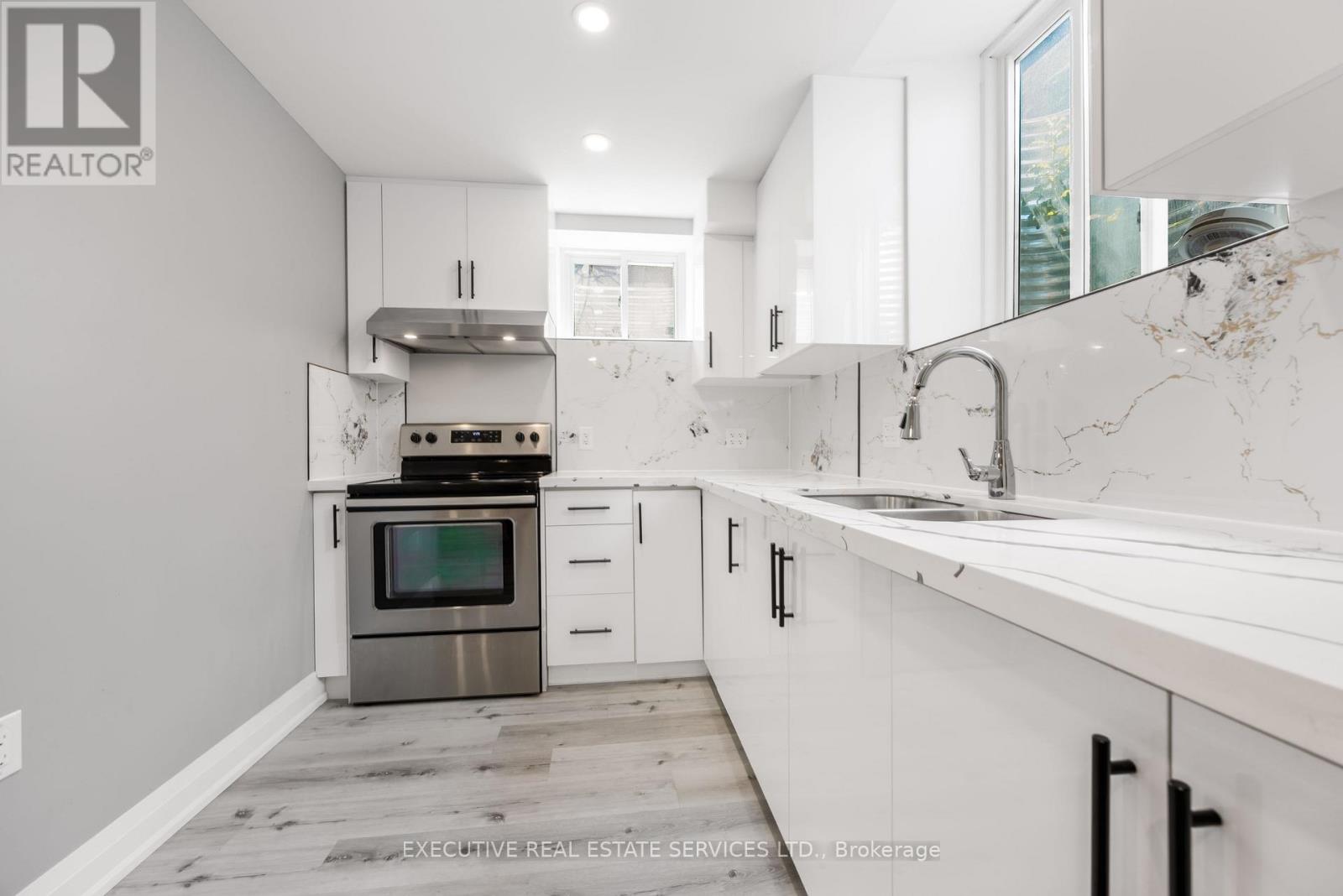 61 Truro Circle N Property Photo 15