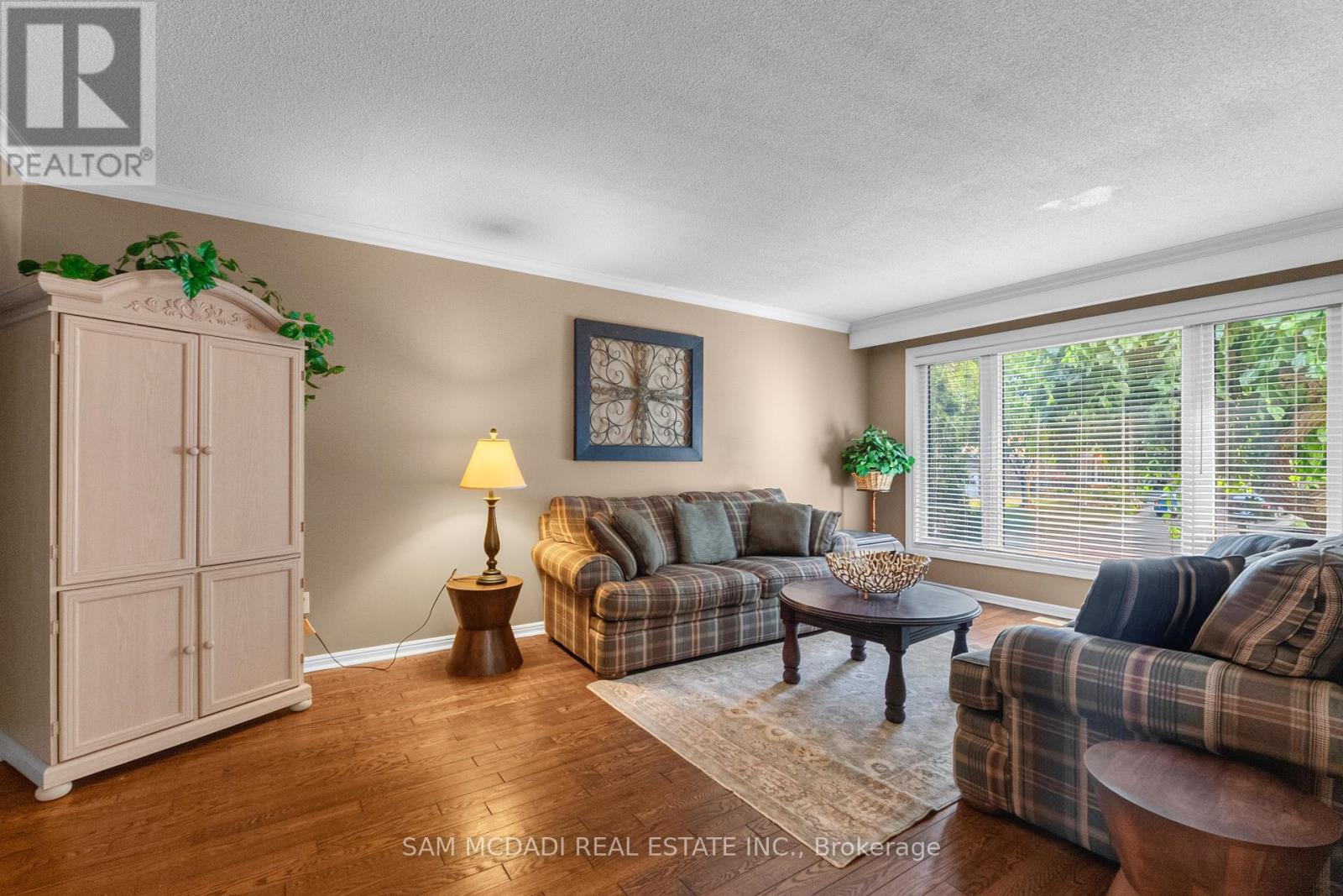 1077 Saginaw Crescent Property Photo 6