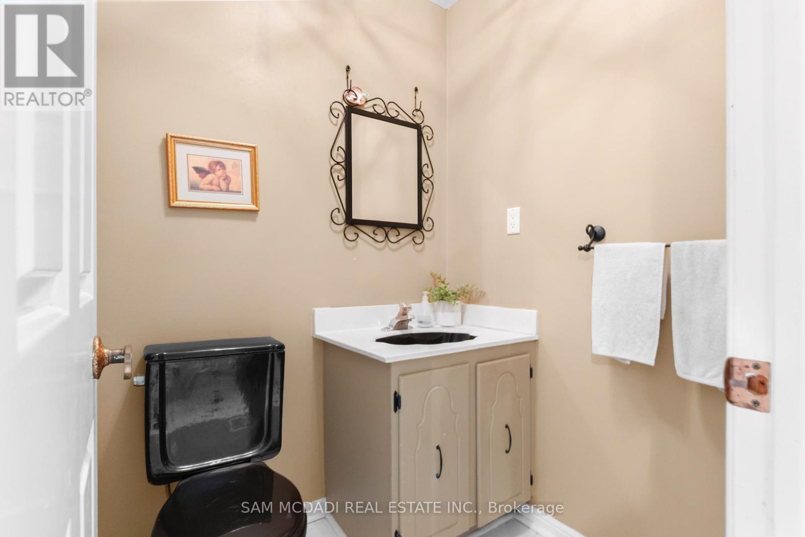 1077 Saginaw Crescent Property Photo 17