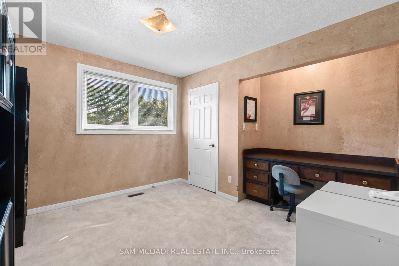 1077 Saginaw Crescent Property Photo 29