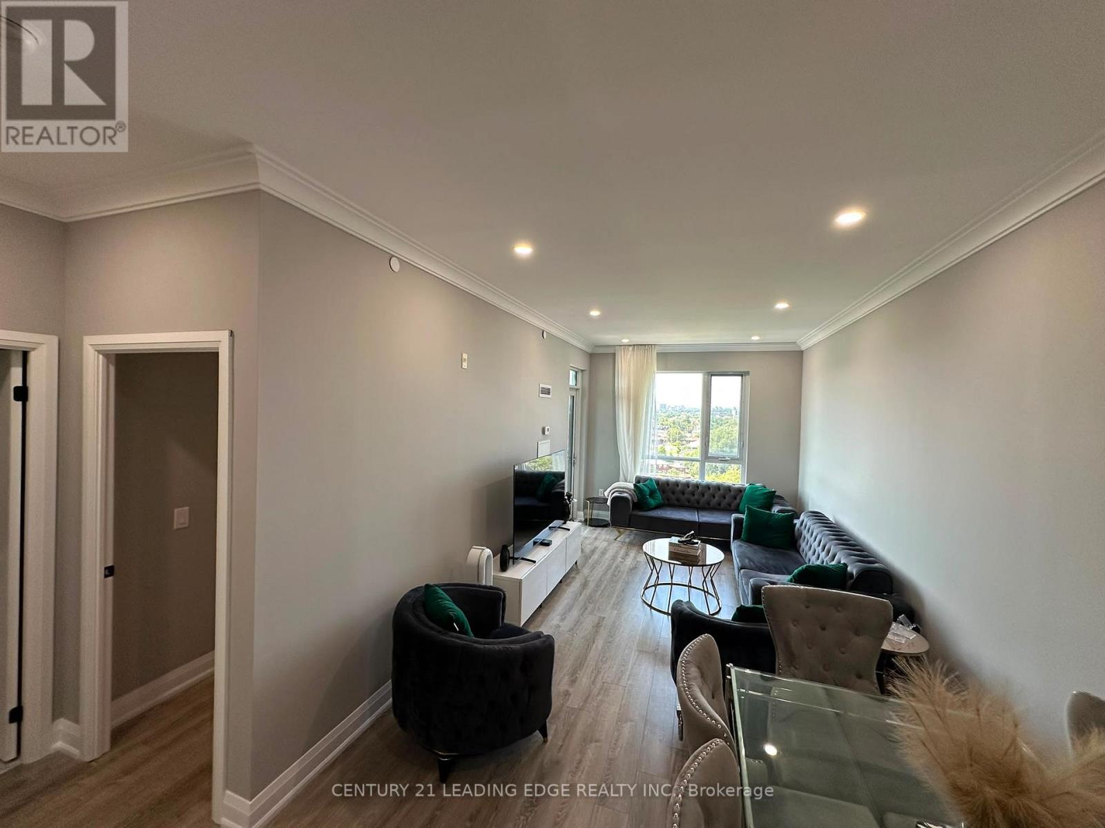 914 - 2800 Keele Street Property Photo 2