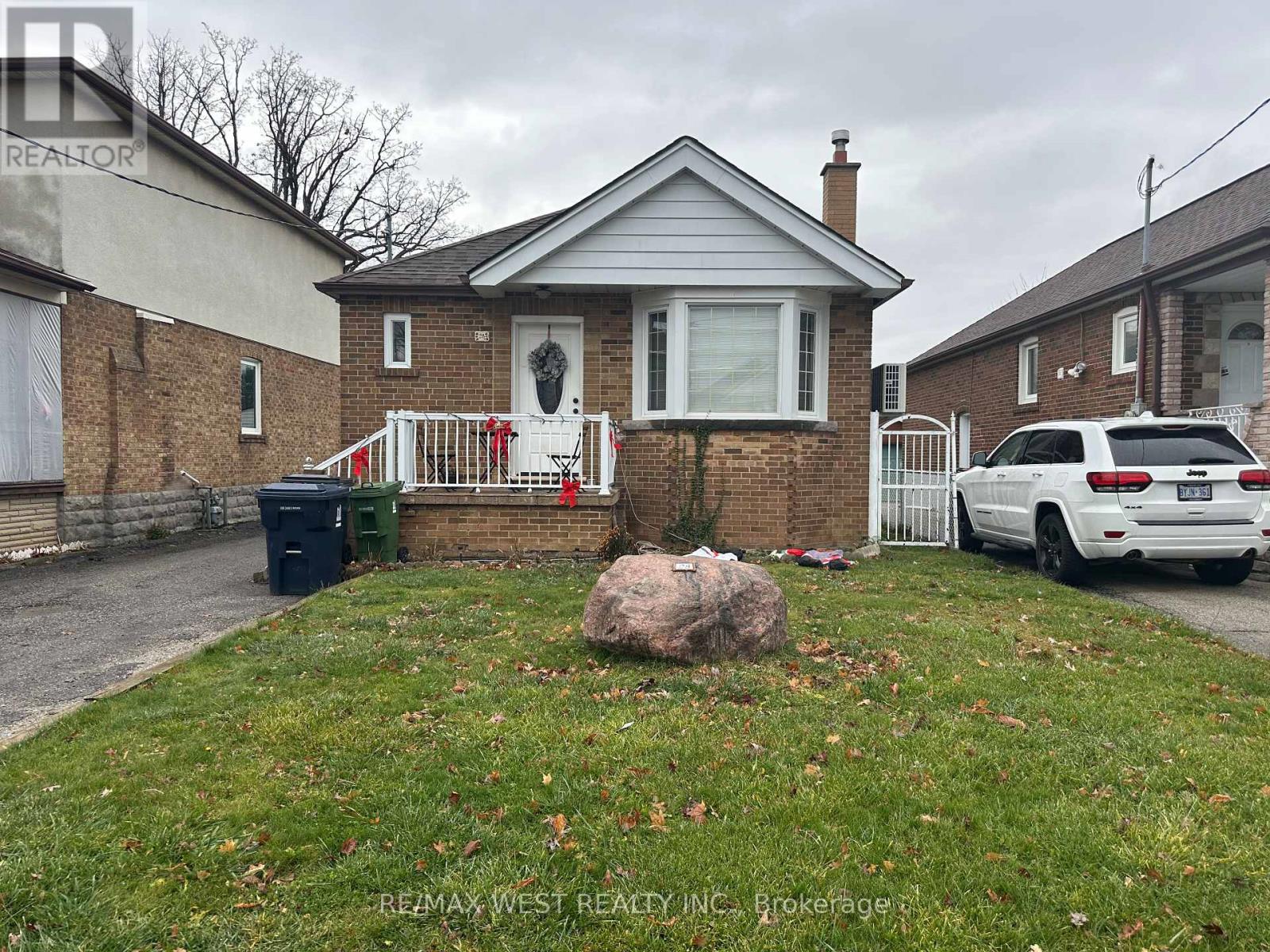Lower - 28 Snider Avenue Property Photo 1