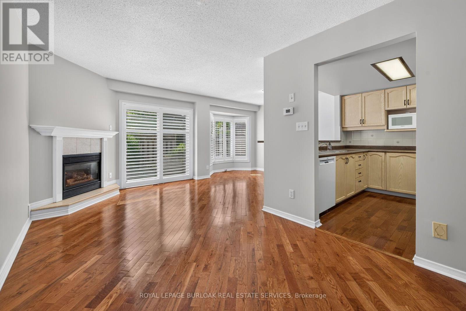 72 - 3333 New Street Property Photo 8