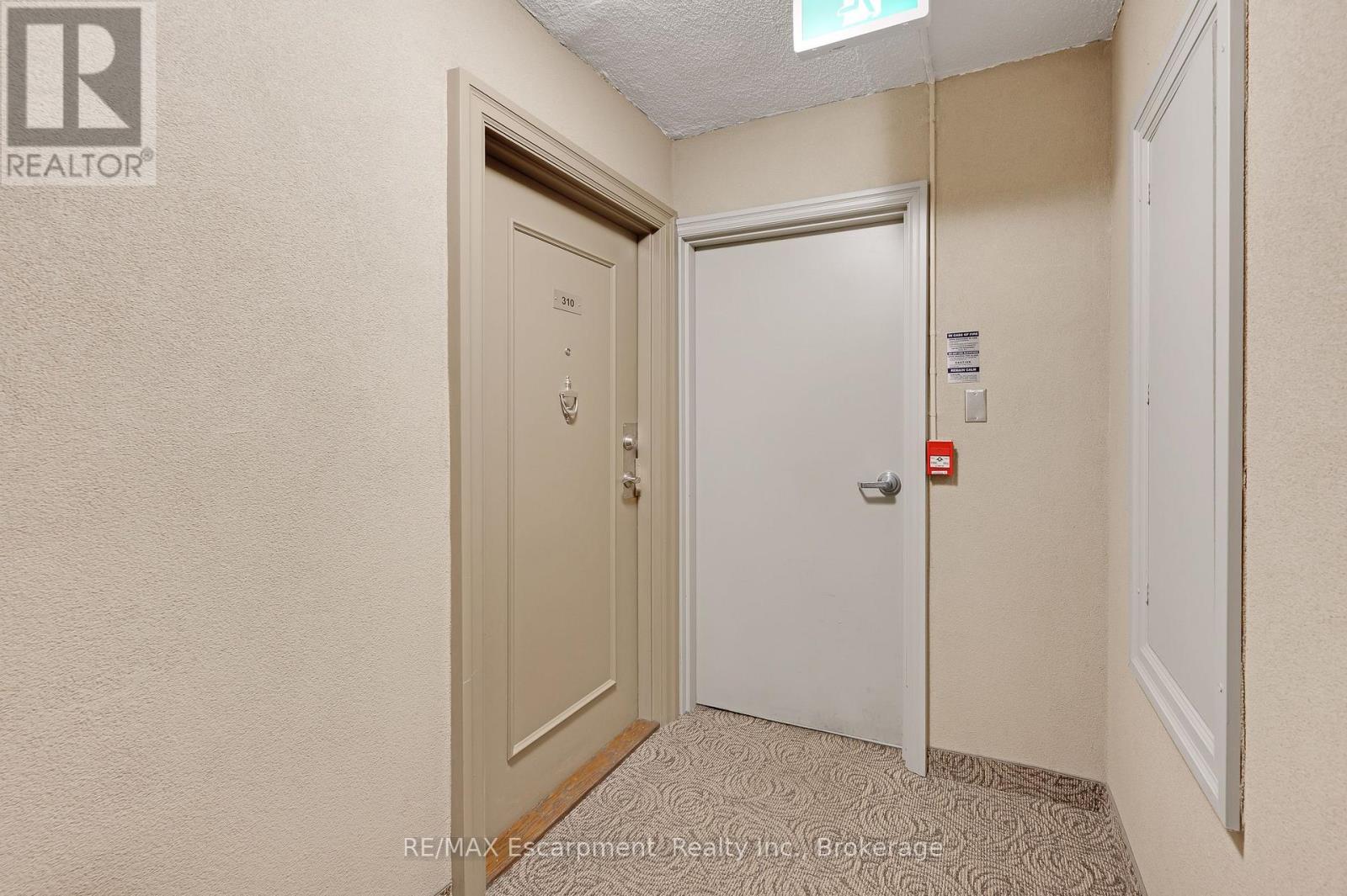 310 - 975 Warwick Court Property Photo 6