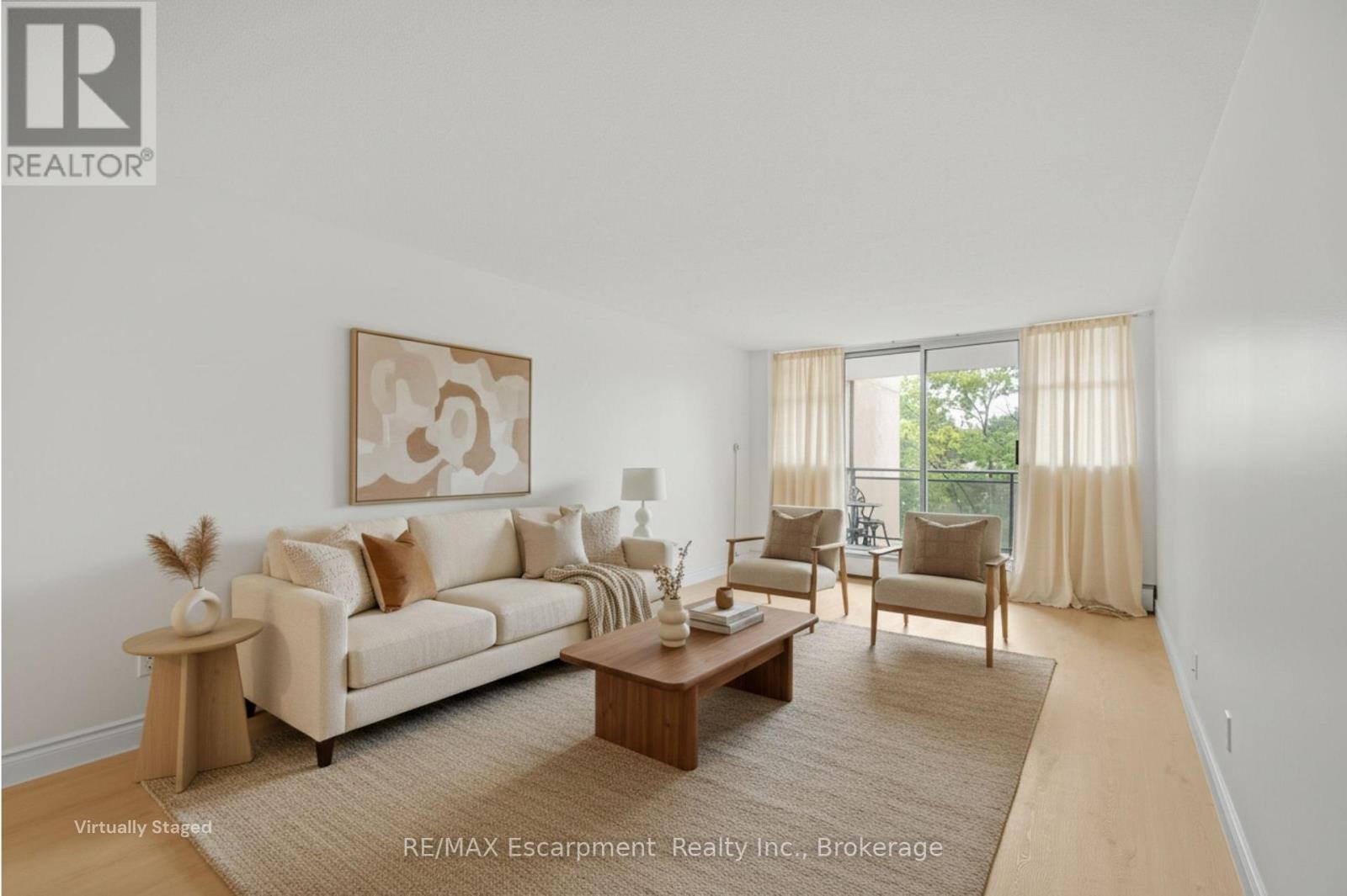 310 - 975 Warwick Court Property Photo 8