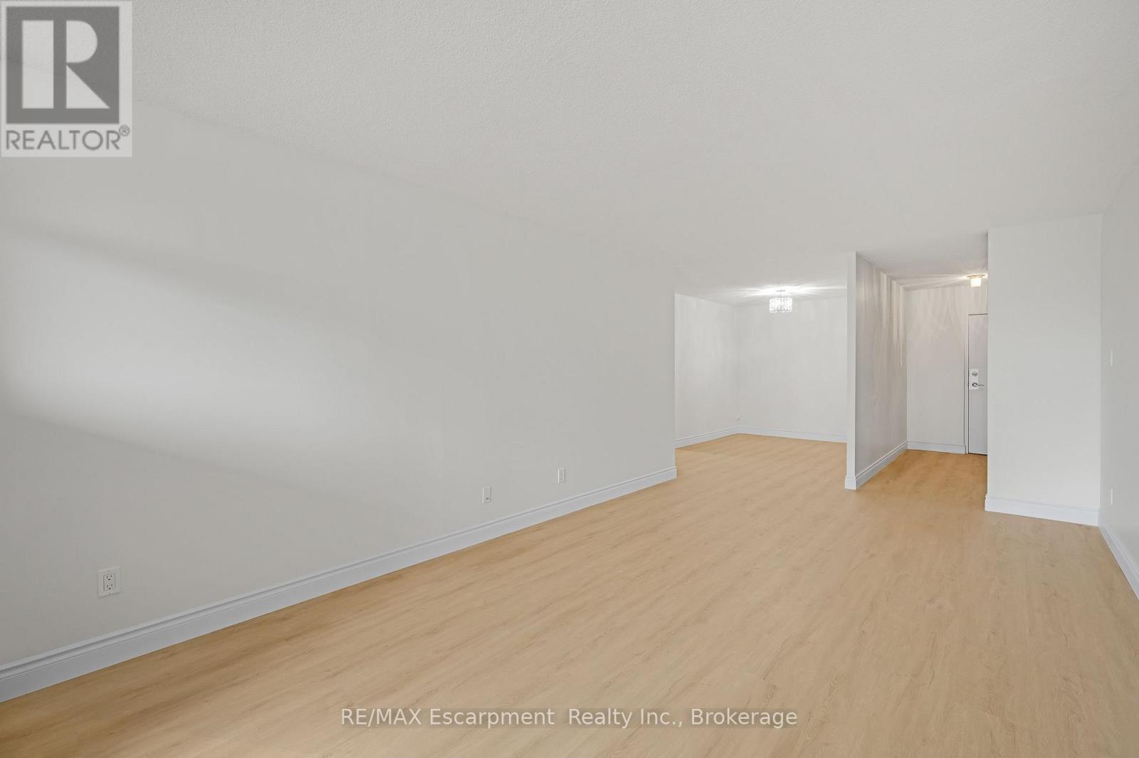 310 - 975 Warwick Court Property Photo 11