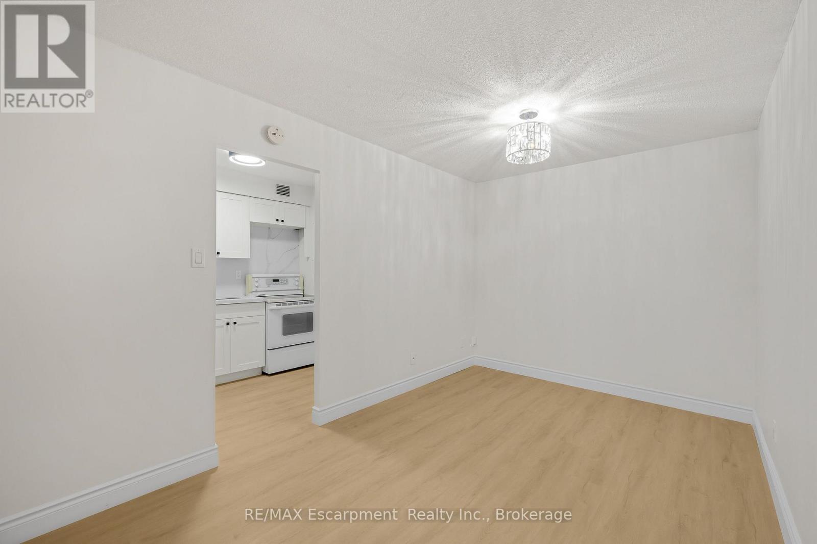 310 - 975 Warwick Court Property Photo 14