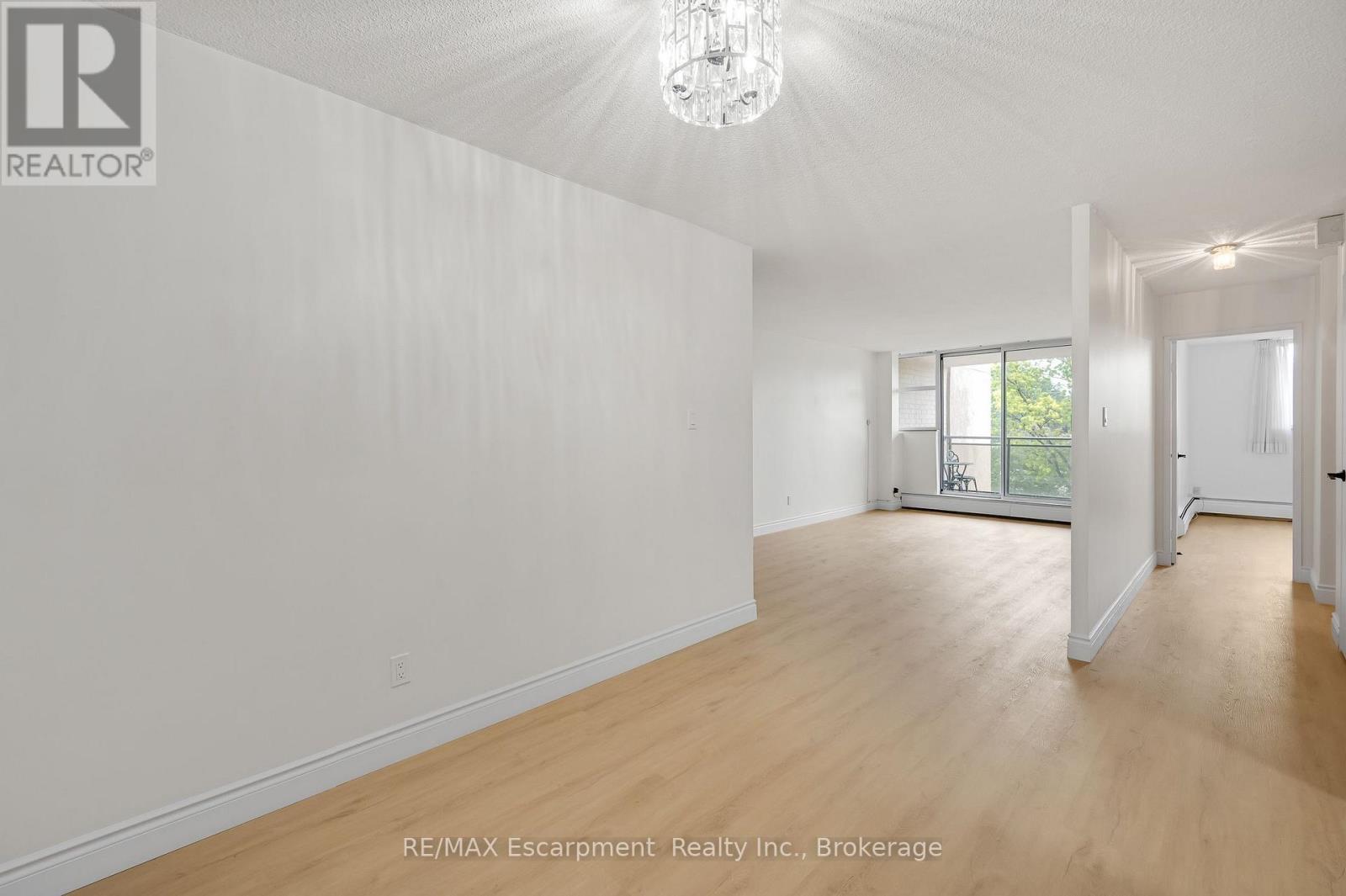 310 - 975 Warwick Court Property Photo 15